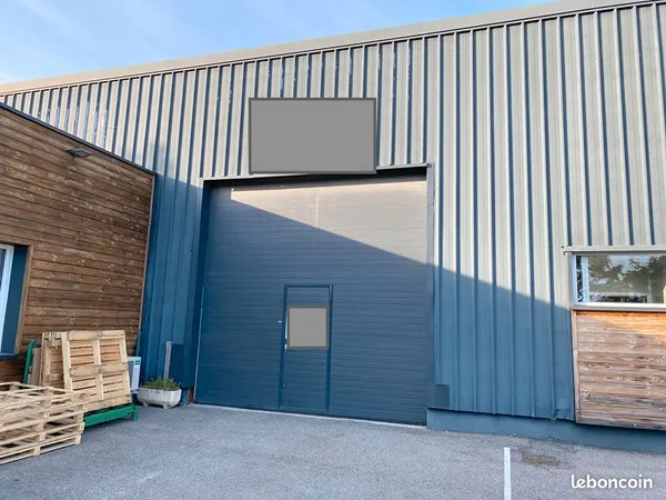 Local 430 m² PONT EVEQUE