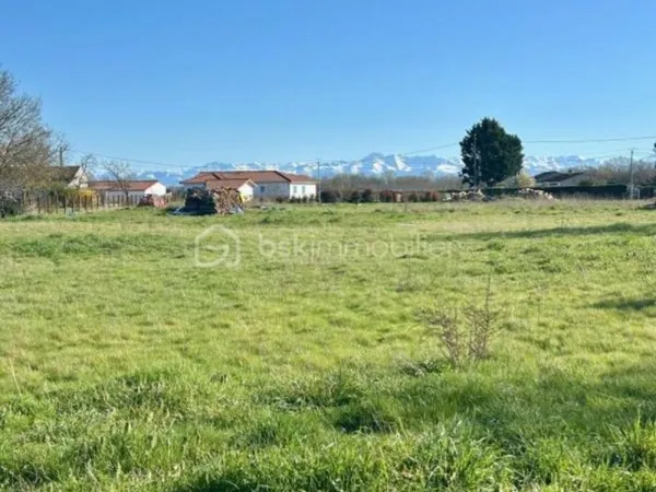 Terrain constructible de 1400 m2 vue pyrénées