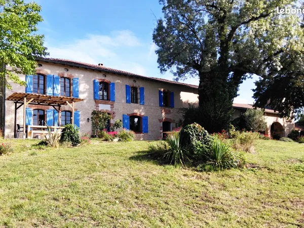 A Senouillac, Bastide de 350m2 Piscine, Tennis, SPA, dépendances. A 5 min de Gaillac, 15 min d'Albi,