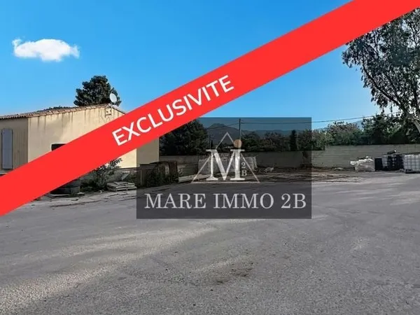 En exclusivité Mareimmo2b: Terrain Constructible pour Hangar dans la zone Industrielle