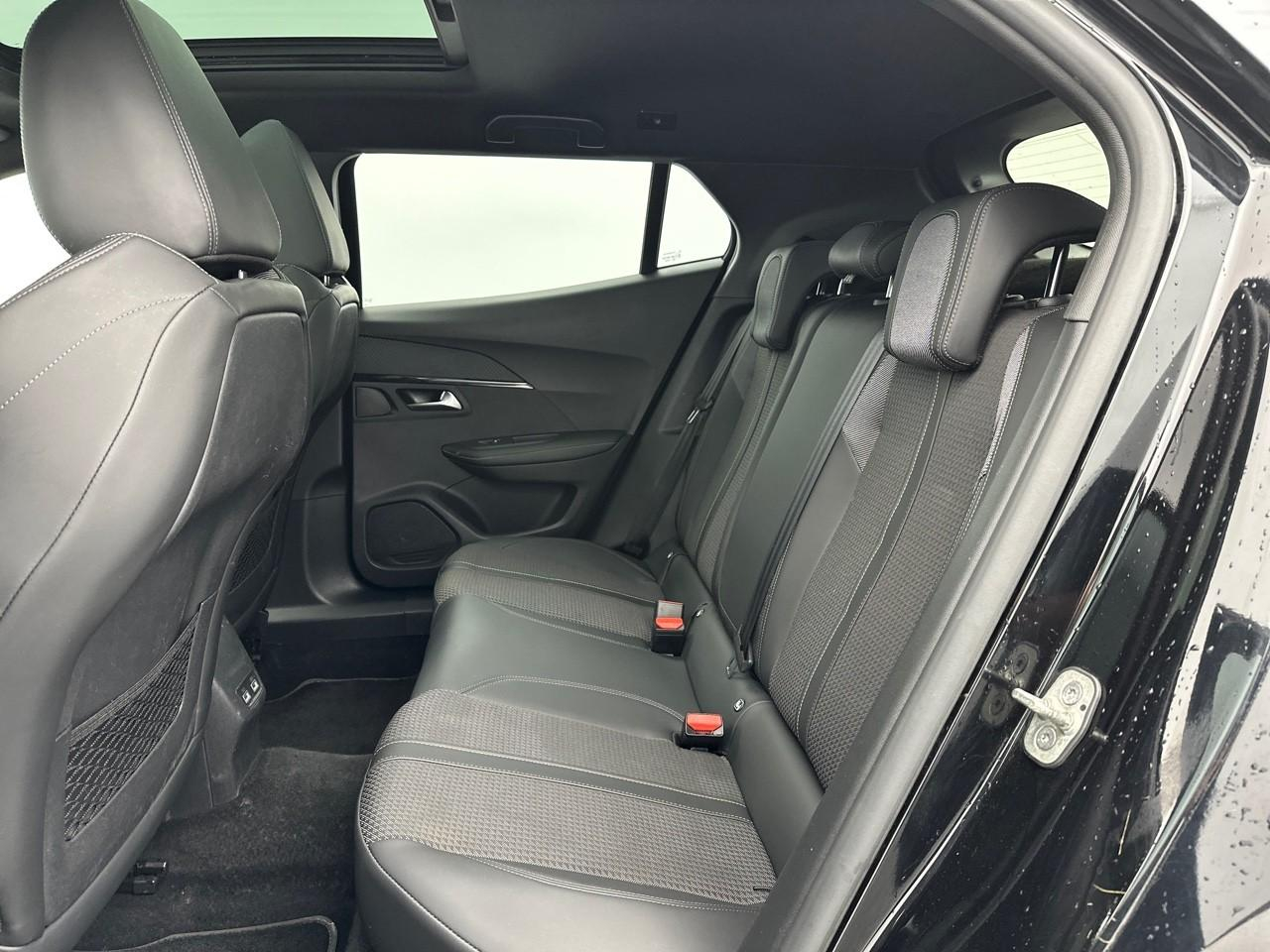 Peugeot 2008 puretech 130 s&s eat8 gt — photo 12