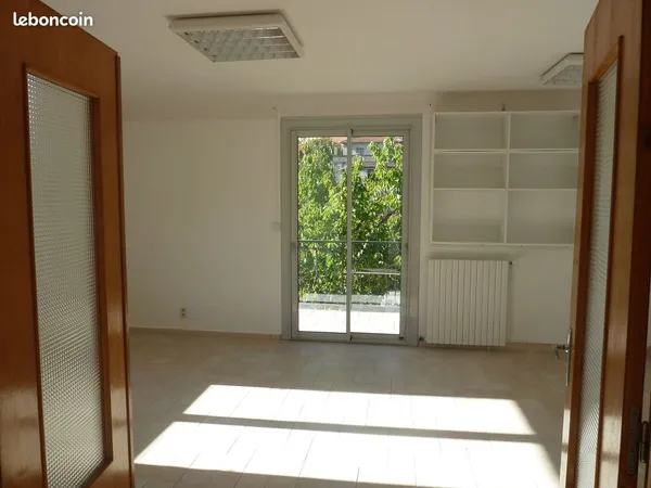 T3 avec parking, petite terrasse et extérieur