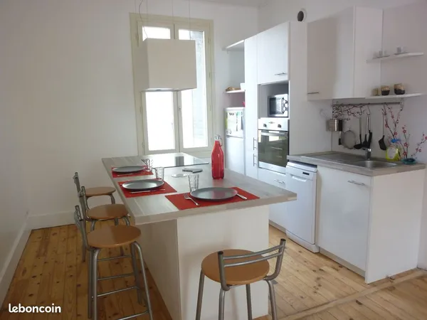 Chambre meublée dans colocation a 2 etudiantes Ampère/Berriat