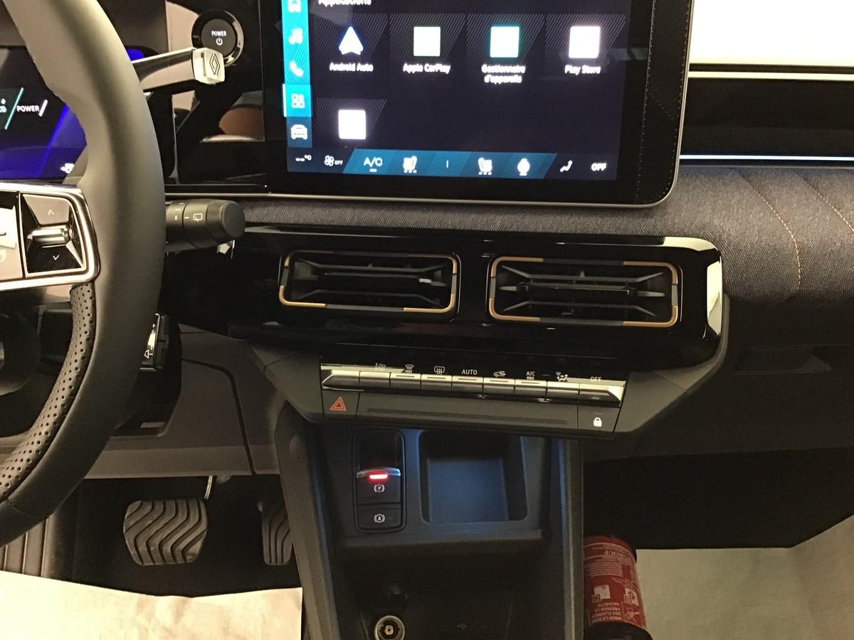 Renault R4 — photo 14