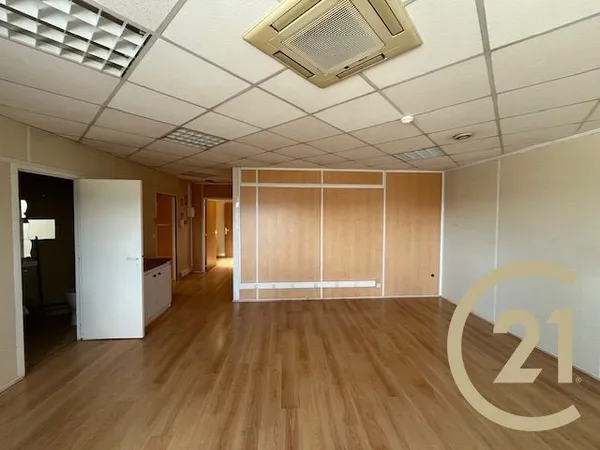 Bureau 80 m²