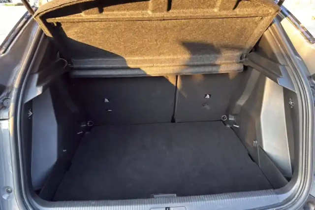 Peugeot 2008 hybrid 145 e-dcs6 — photo 33