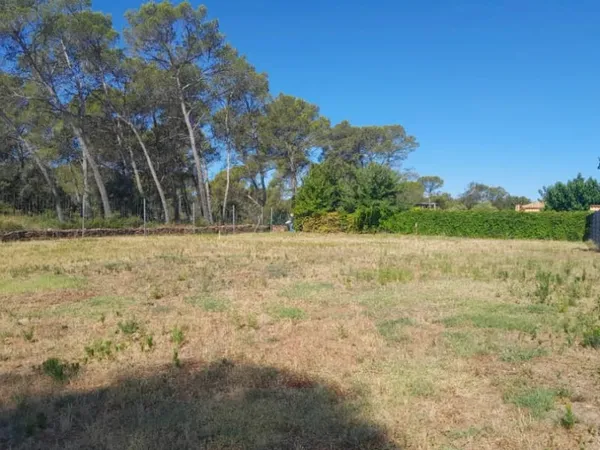 Terrain 1090 m²