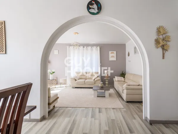 Maison familiale de 8 pièces de 214 m²