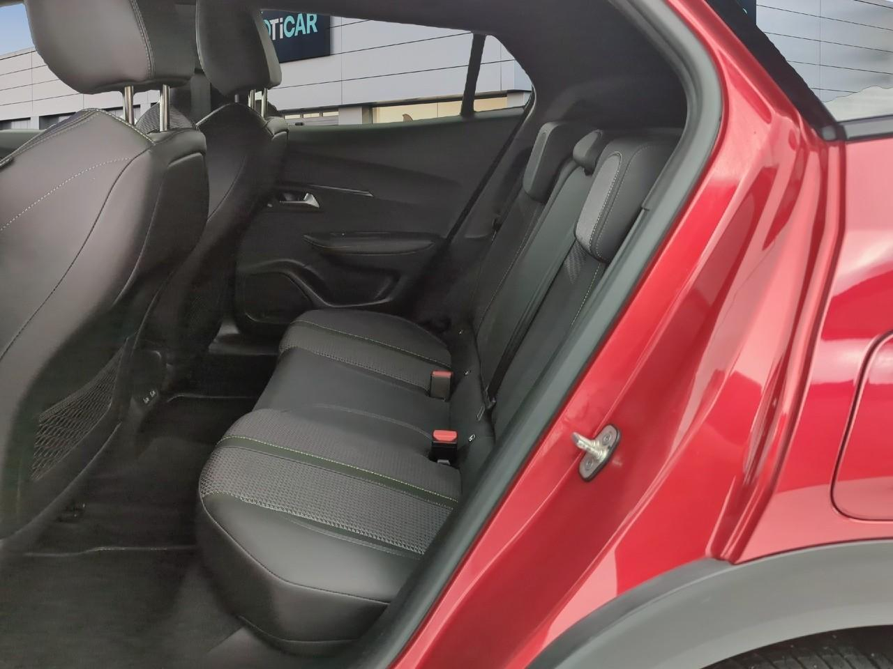 Peugeot 2008 puretech 130 s&s eat8 gt — photo 10