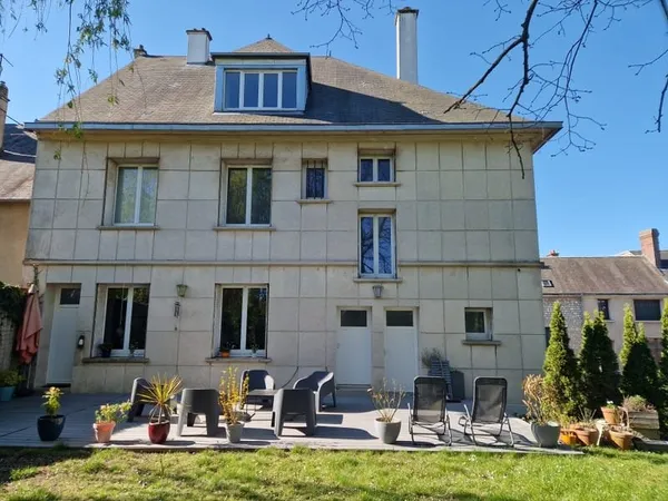 MAISON BOURGEOISE - CENTRE VILLE - GARE ET COMMERCES