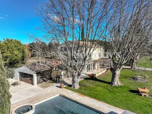 Maison 9 pièces 300 m²