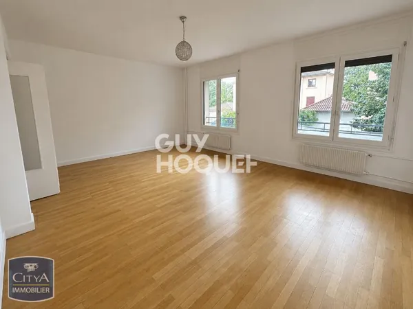 Appartement à louer de 5 pièces de 109 m²