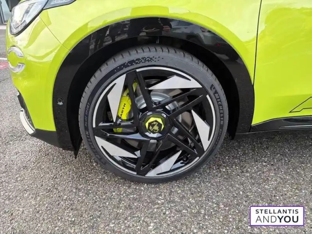 Abarth 600 e — photo 11