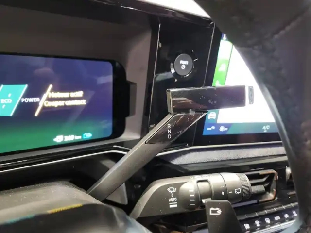 Renault 4 renault  e-tech electrique 150 ch autonomie confort — photo 16
