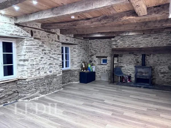 Maison de bourg avec grange