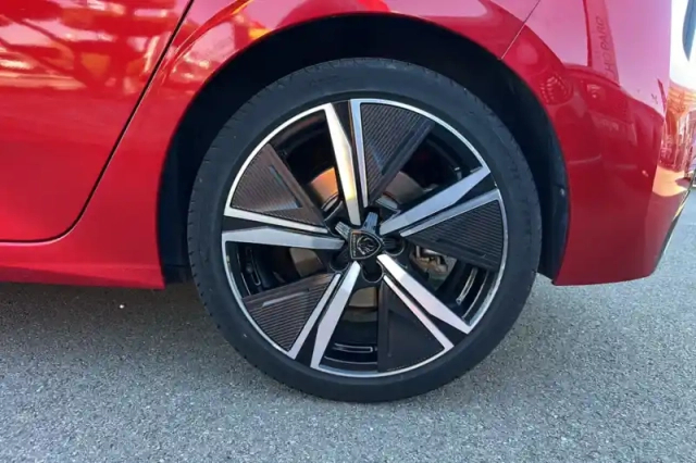 Peugeot 308 phev 180 e-eat8 — photo 12