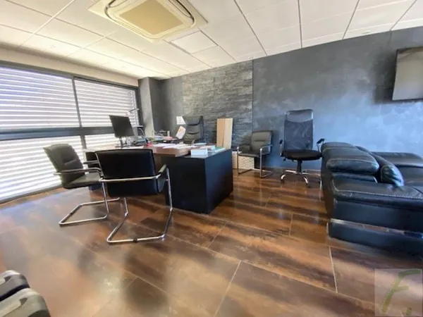 Local commercial 240 m²