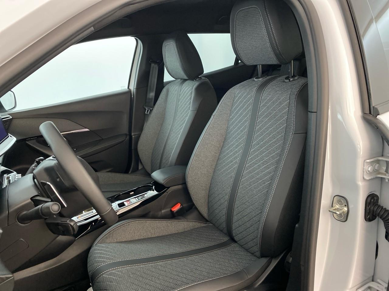 Peugeot 2008 hybrid 145 ch e-dcs6 allure — photo 9