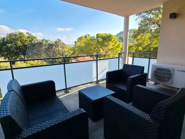Bel appartement T2 de 42 m² avec terrasse et grand box fermé