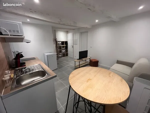 Studio lumineux, rénové à neuf- Centre-ville de Draguignan