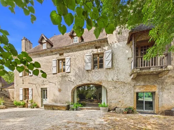 Maison 8 pièces 300 m²