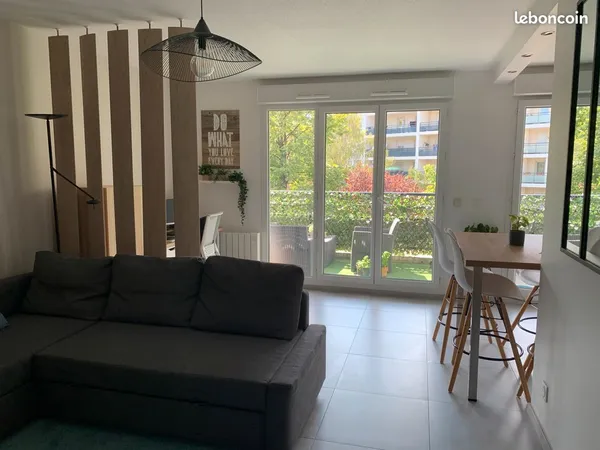 T2 meublé 53 m² • Terrasse 11 m² • Métro Gare de Vaise à 5 min