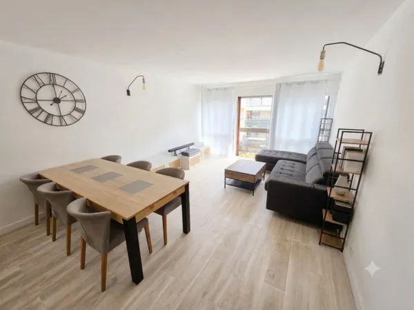 T4 familial 85m² avec balcons - Paris 15 Beaugrenelle