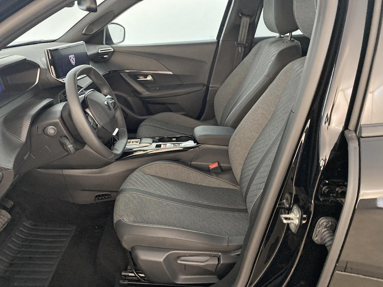 Peugeot 2008 hybrid 145 ch e-dcs6 allure — photo 9