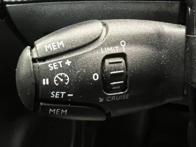 Peugeot 2008 e- 136ch active pack — photo 12