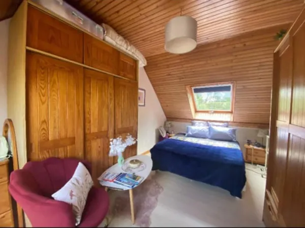 Grande chambre meublée au calme