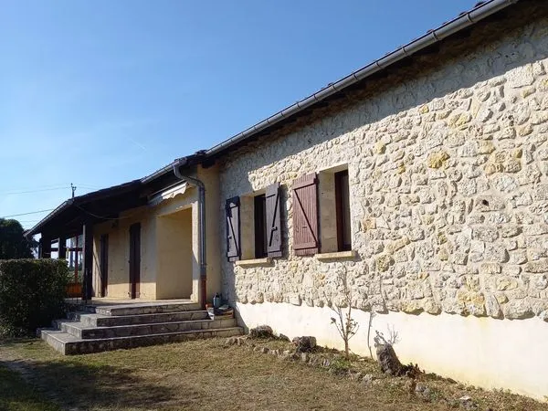 Maison individuelle avec terrain clôturé à SAINT CLAR