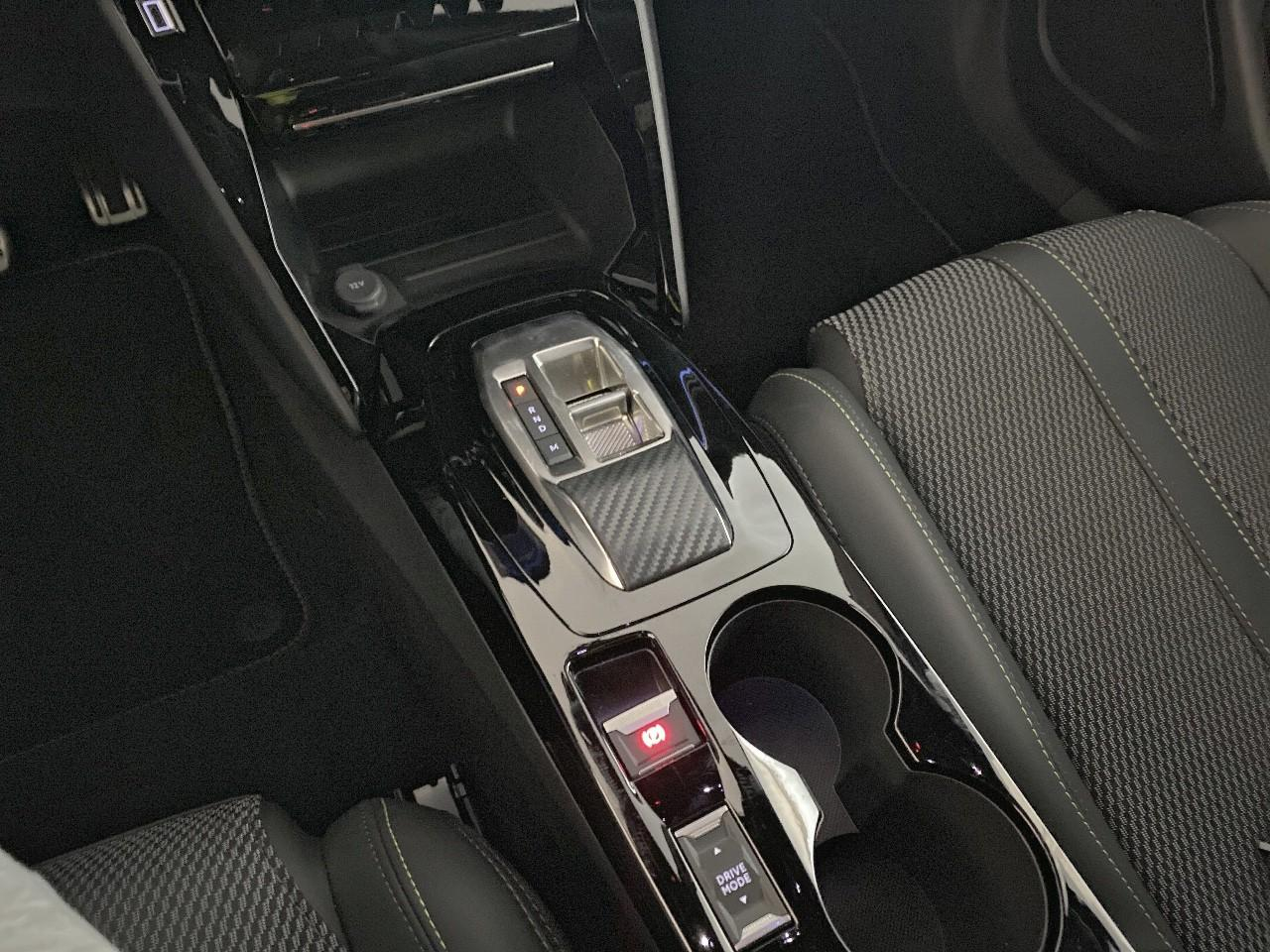 Peugeot 2008 hybrid 145 e-dcs6 gt — photo 16