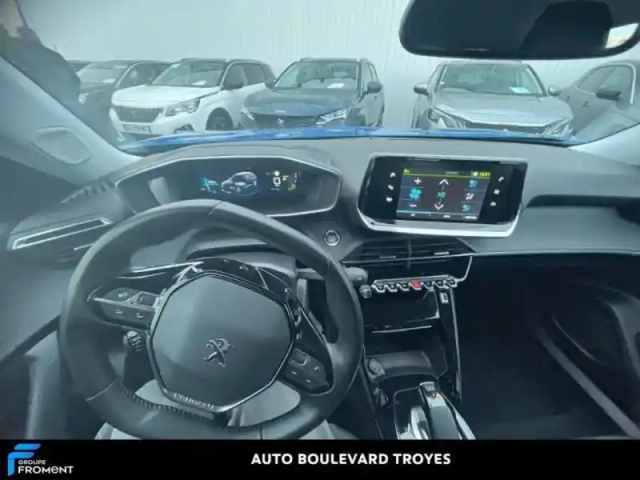 Peugeot 2008 e- 136ch allure pack — photo 8