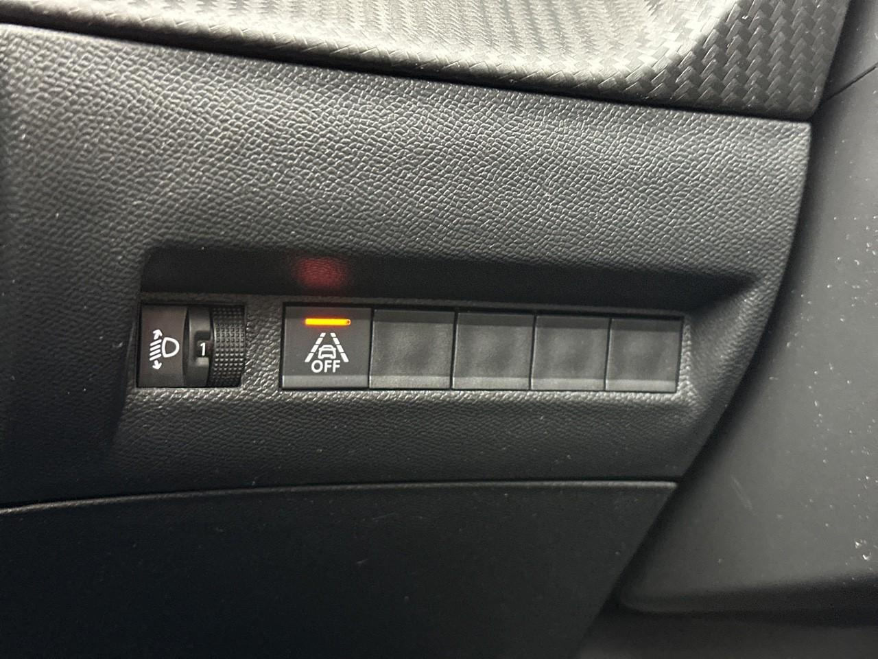 Peugeot 2008 puretech 130 s&s eat8 allure pack — photo 16