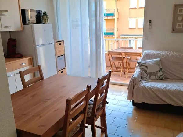 Bel appartement T1bis loué 12 mois avec balcon