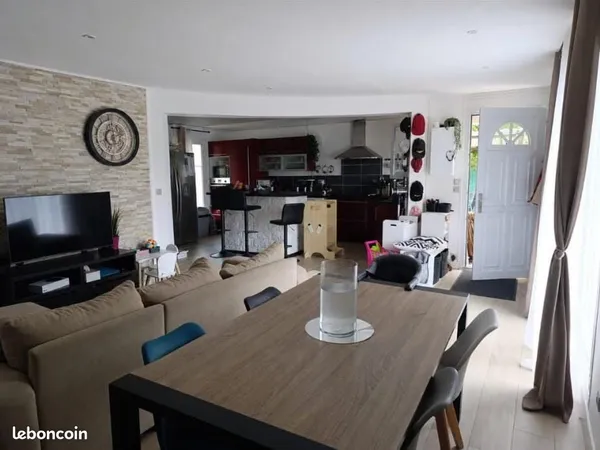 Maison plein pied avec dépendance à Crécy la Chapelle