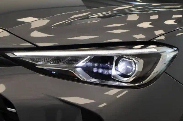 Mg Zs 1.5 l hybrid+ 197 ch — photo 34