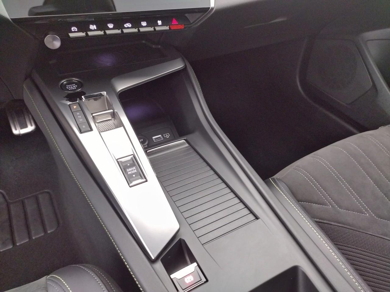 Peugeot 308 phev 180 e-eat8 gt — photo 21