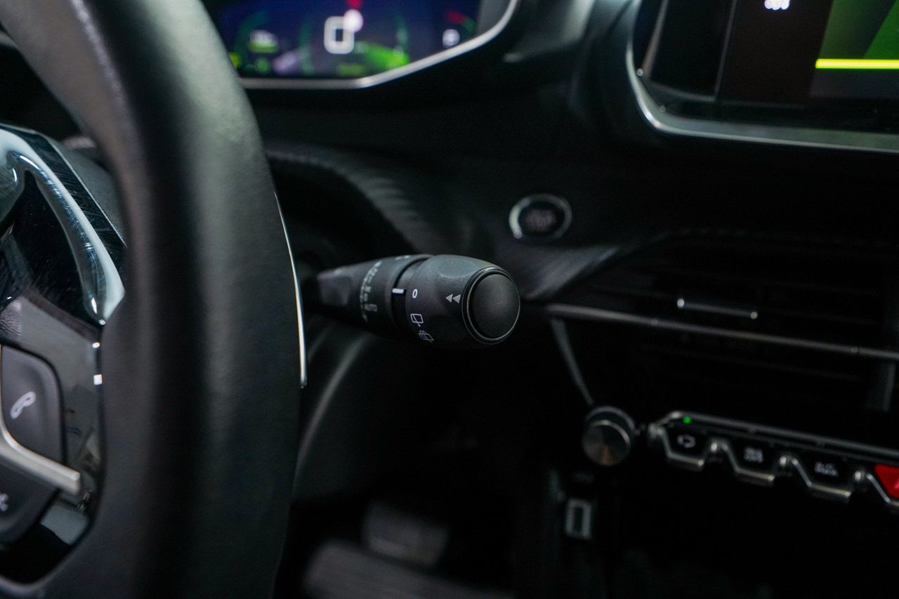 Peugeot 208 — photo 19