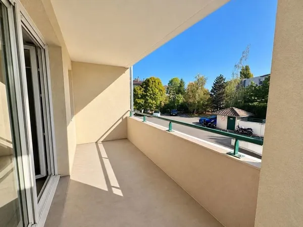 ANNEMASSE - T2 39 m² RÉNOVÉ AVEC TERRASSE 7 m², PISCINE