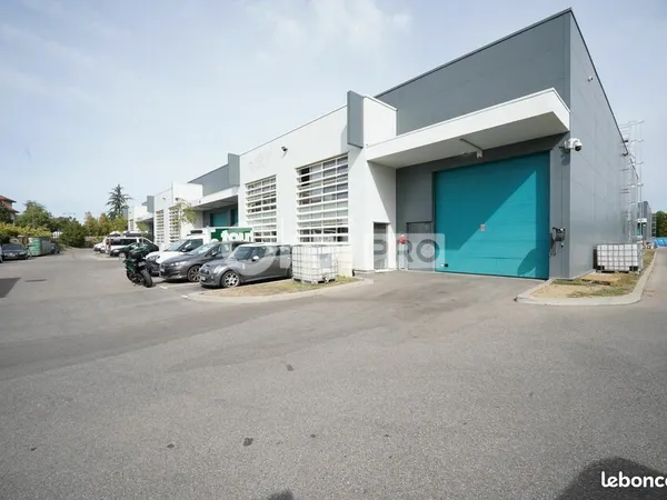 Local d'activité 250 m²