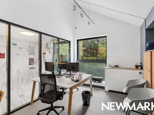 Bureaux 569 m²