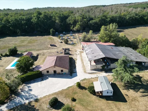 Corps de ferme gascon avec installations d'élevage