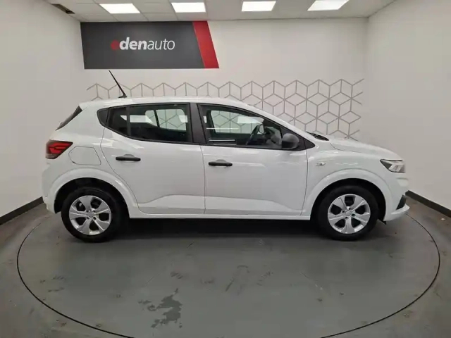 Dacia Sandero sce 65 — photo 10