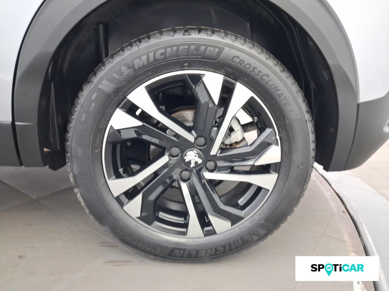 Peugeot 2008 1.2 puretech 130ch s&s roadtrip eat8 — photo 11