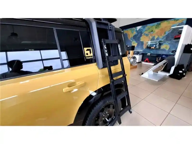 Land Rover Defender 110 p300e awd auto — photo 39