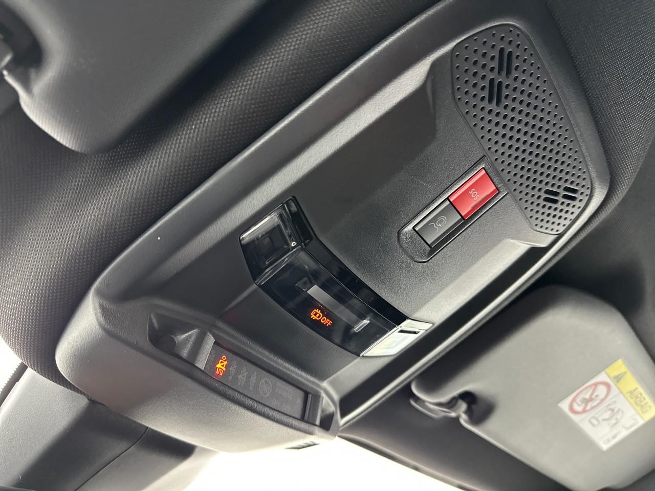 Peugeot 2008 hybrid 136 e-dcs6 gt — photo 33