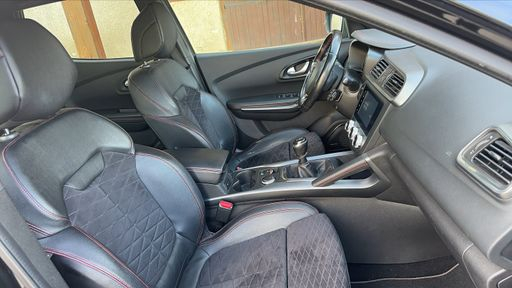 Renault Kadjar 1.7 dCi 150 AWD - Esf – 2019 – 120000 km – Diesel – Boîte Manuelle — photo 41