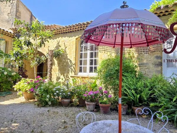 ANCIENNE DEMEURE DE CHARME AVEC PISCINE