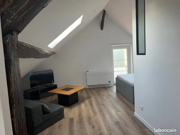 Villejust - Studio 42 m2 climatisé - parking privatif
